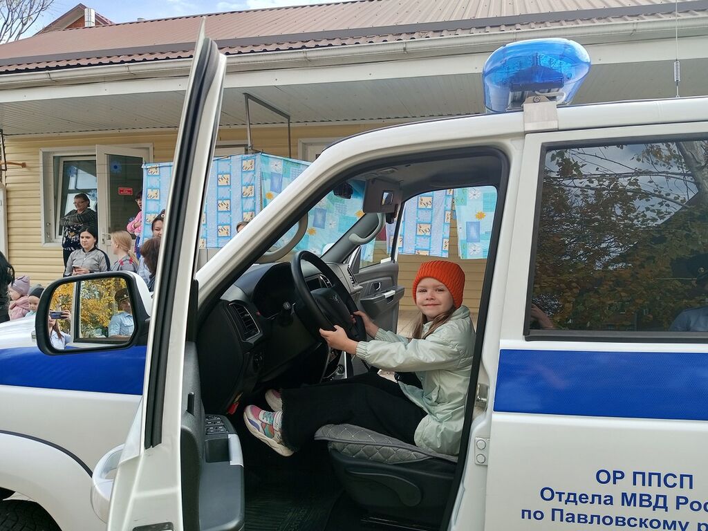 Сотрудники полиции побывали в гостях у дошколят | 09.11.2023 | Павловская -  БезФормата