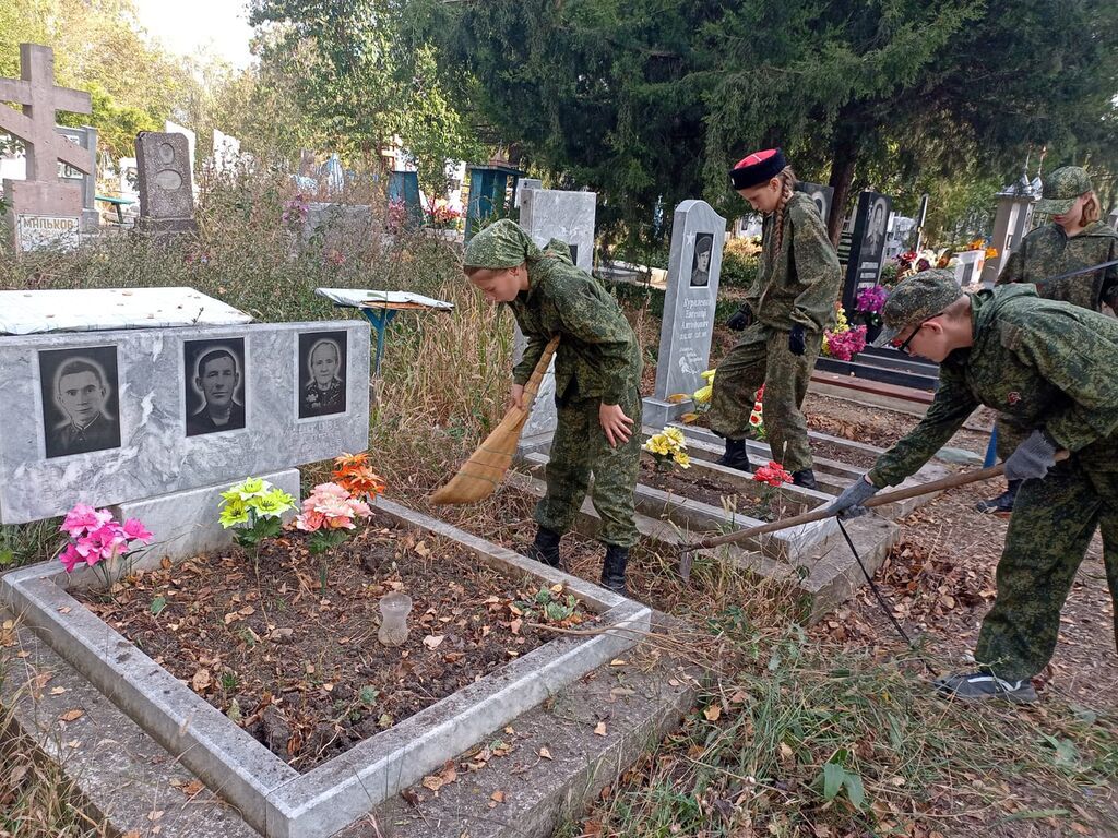 Когда можно убирать могилы. Благоустройство воинских захоронений. Военное кладбище. Военные кладбища в России. Сохранение и благоустройство воинских захоронений.