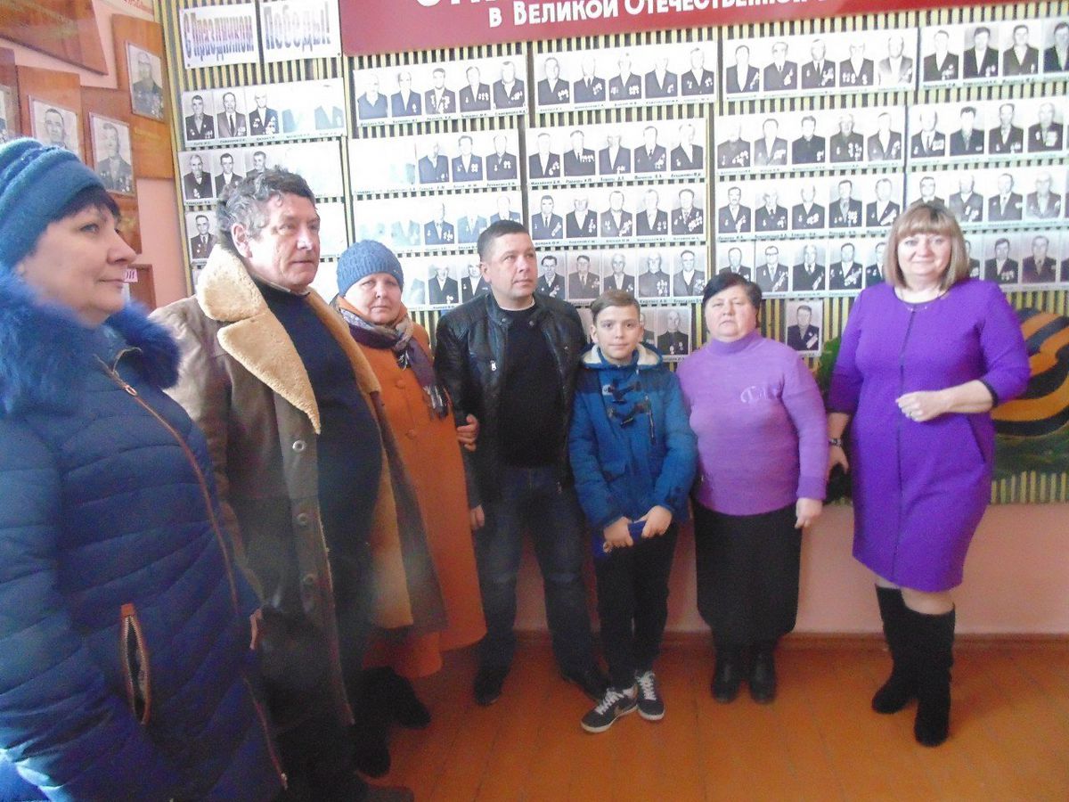 Стенд героям войны и труженикам тыла в Новопластуновской сельской библиотеке