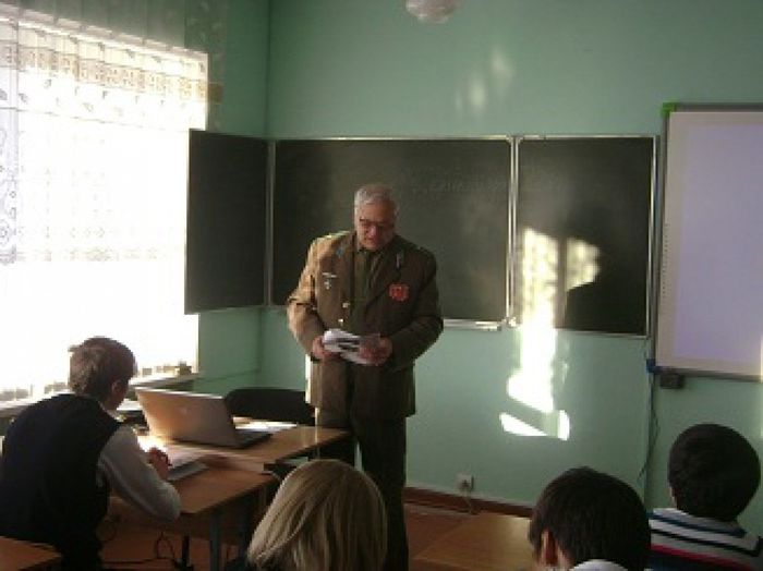 Букша Владимир Васильевич на уроке в 7б классе