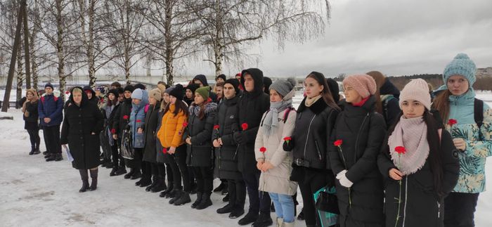 Митинг, посвященный 50-летию открытия Обелиска