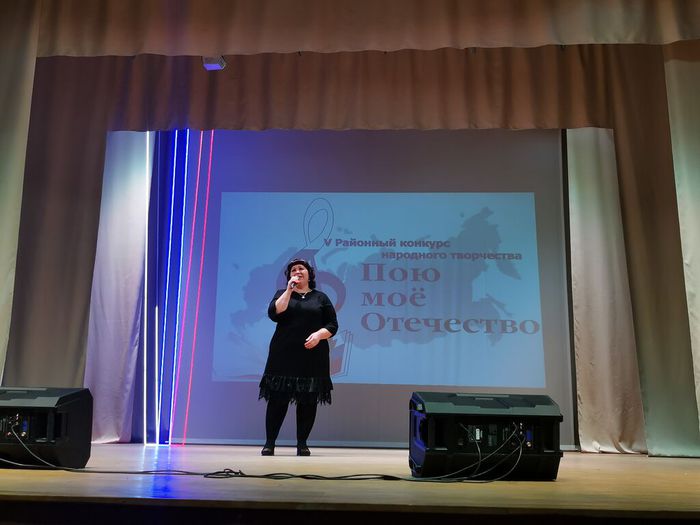 Оксана Дементьева,   культурно- досуговый центр,  село Калинино,  песня «Россия»