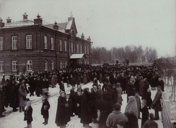 Открытие Холуницкого заводоуправления. 1893 г