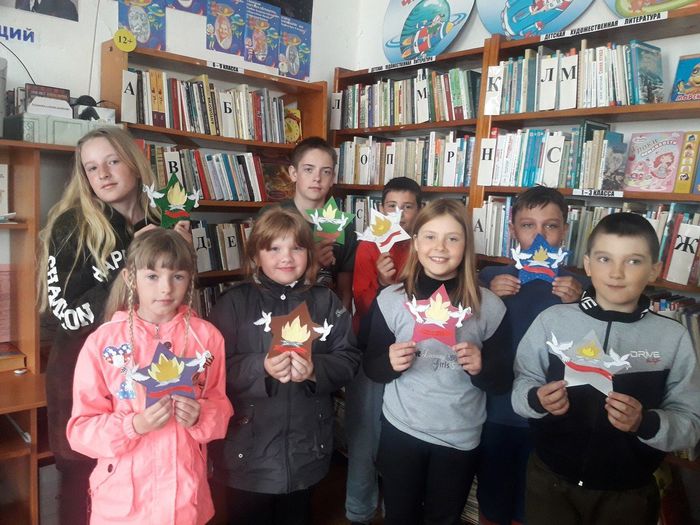 Мастер-класс по изготовлению победных открыток в Красносопкинской библиотеке
