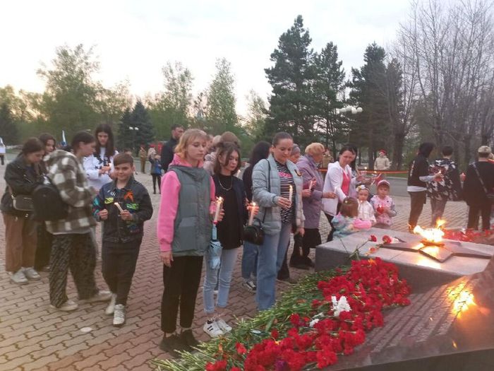 Акция "Свеча Памяти" состоялась на площади возле обелиска Славы 5 мая