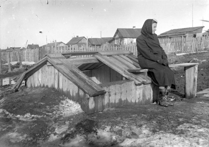9. Колодец над ключом на ул. Школьной поселка Подюга. Предположительно 1950-е годы.