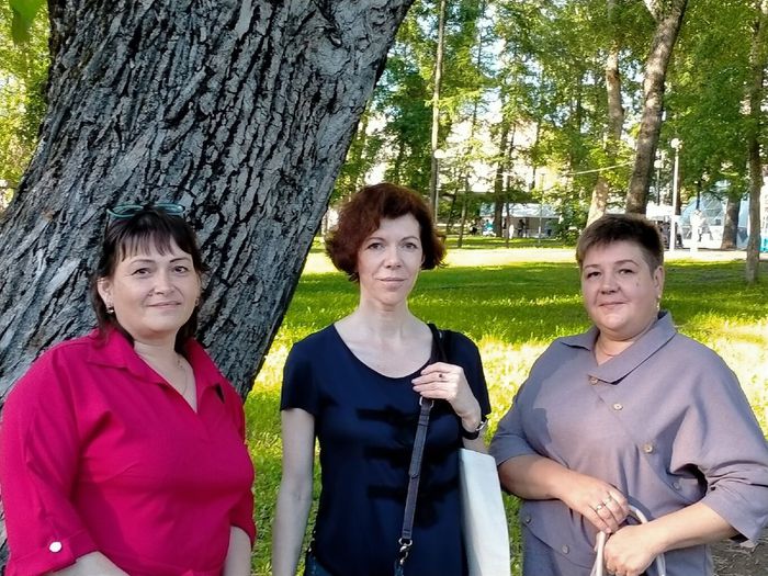 Фото на память с известной российской писательницей Анной Матвеевой (в центре).