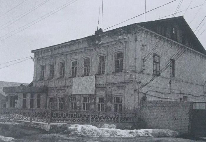 Здание райвоенкомата, бывший трактир Леонтьевых