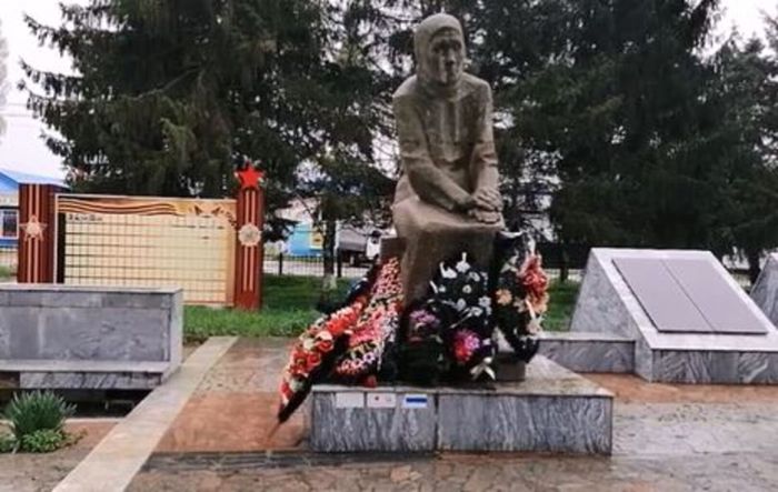 Мемориал "Скорбящая мать" в станице Темиргоевской.JPG