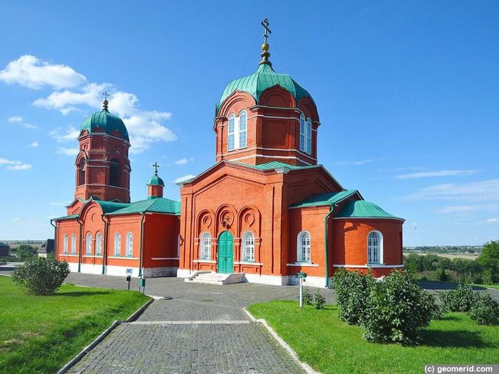 Церковь Покрова Богородицы была построена на месте, где в 1380 году хоронили погибших воинов