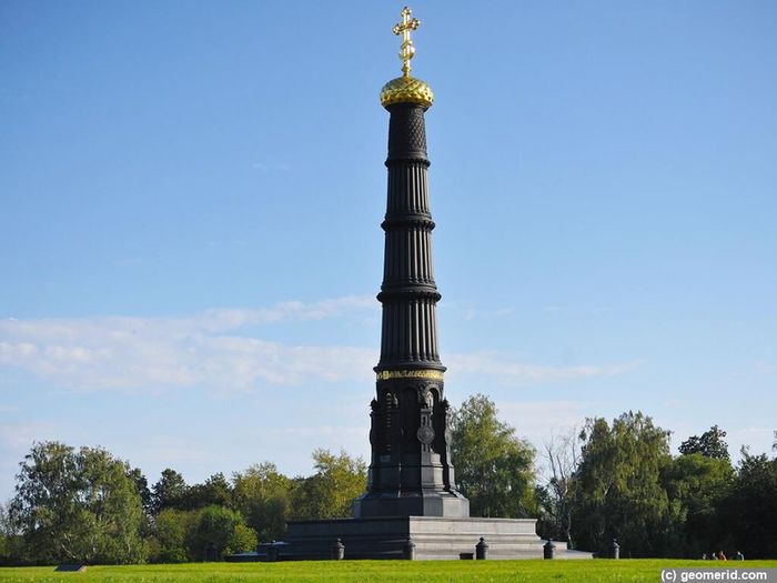 Обелиск на Красном холме в честь победы на Куликовом поле – старейший военный памятник в России