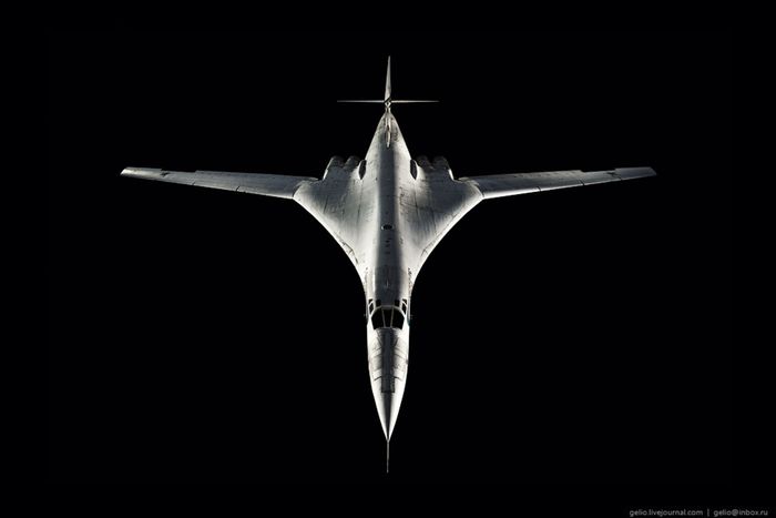 Сверхзвуковой стратегический бомбардировщик-ракетоносец Ту-160.jpg